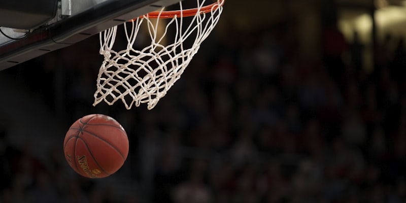 篮球赛事直播画面 - NBA球员扣篮精彩瞬间